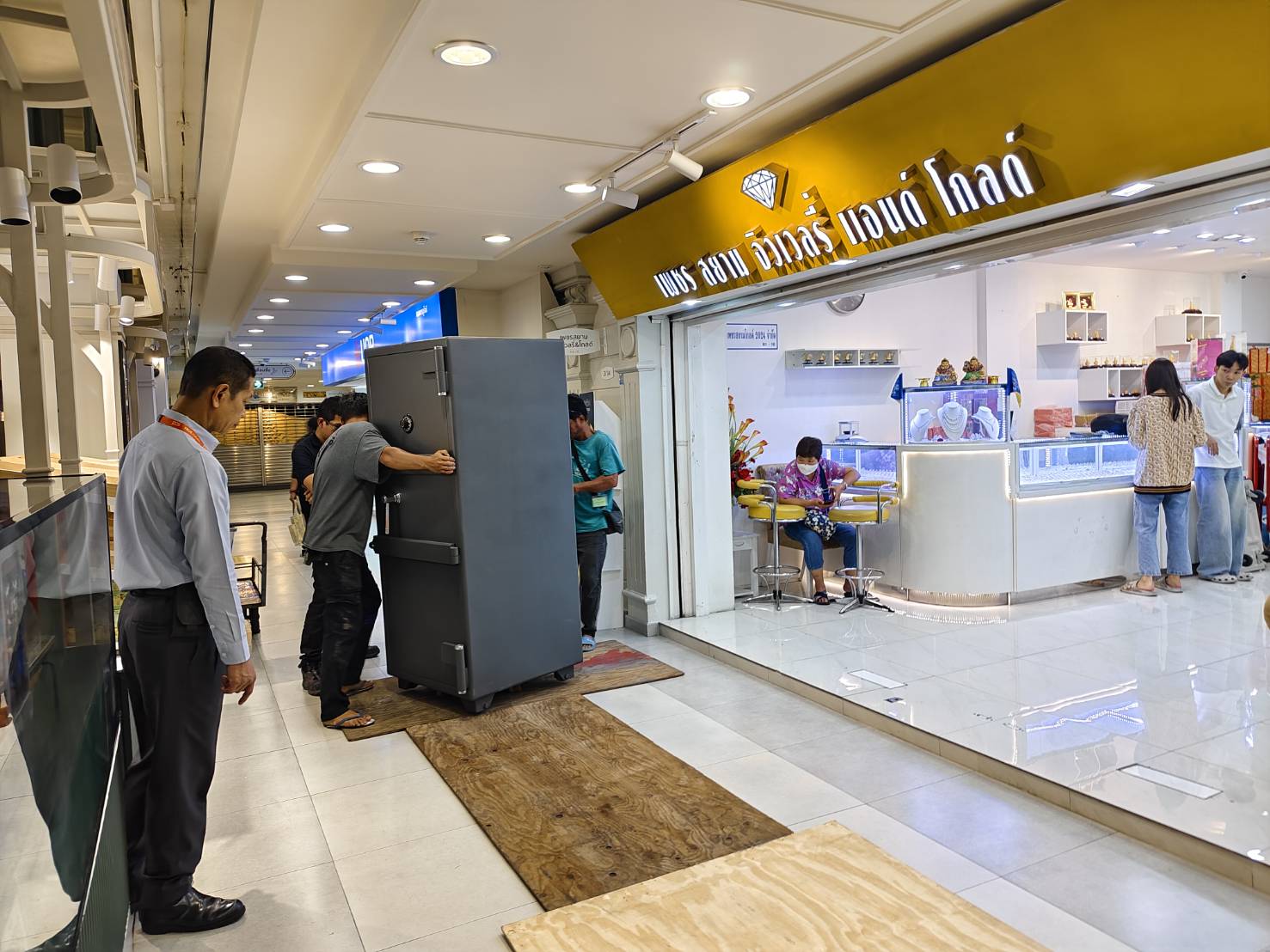 ห้างดิโอสยาม ร้านเพชรสยาม&โกลด์