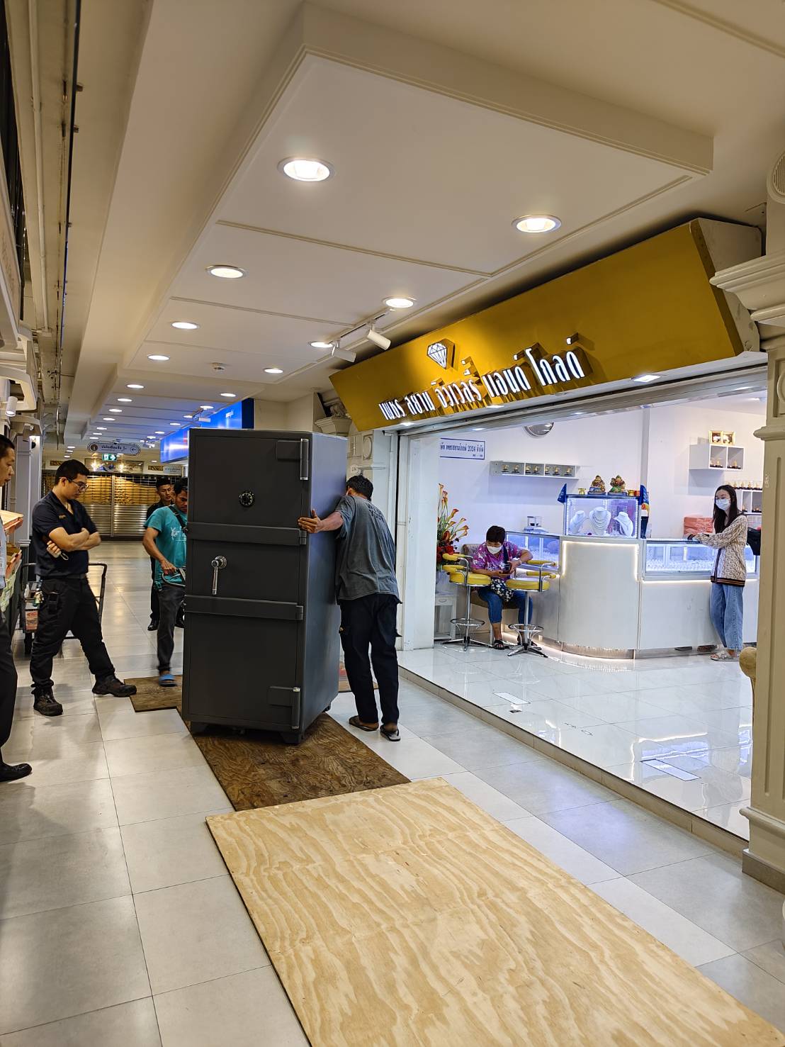 ห้างดิโอสยาม ร้านเพชรสยาม&โกลด์